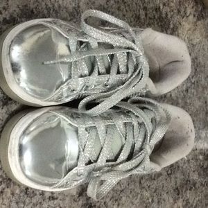 Kids silver heely’s